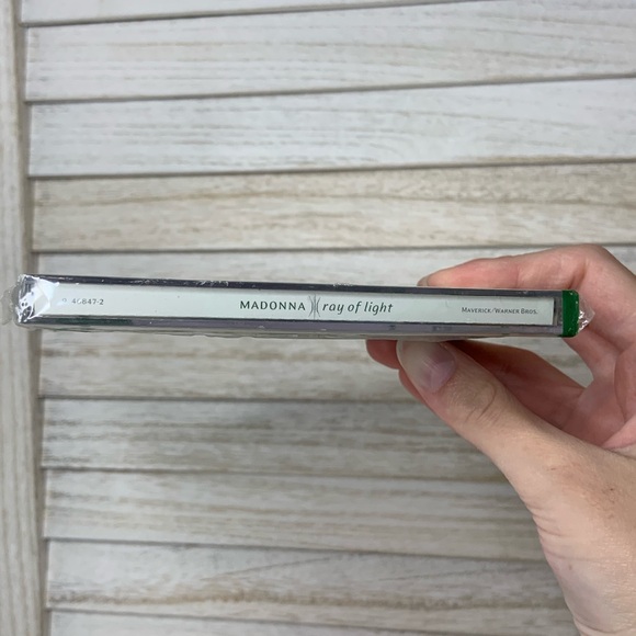 Madonna Ray of Light Album Audio CD Preowned - Picture 3 of 3